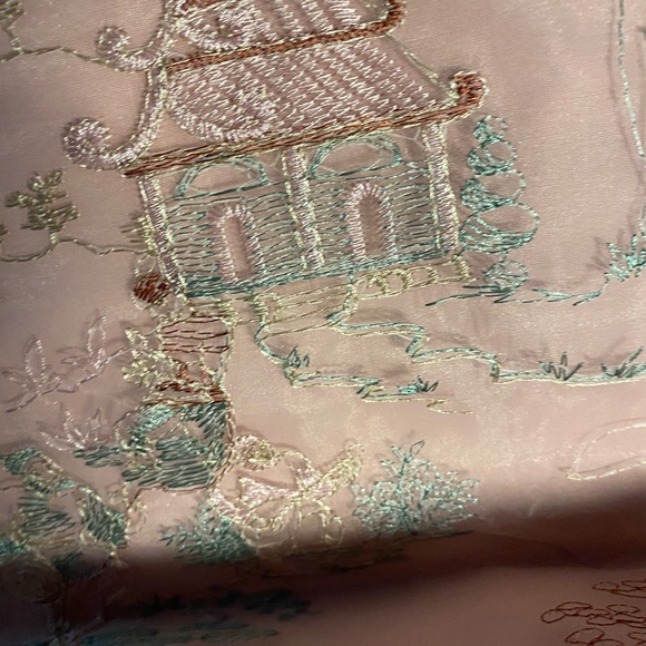 Elegant Cream Crossbody Bag with Asian Print - Picture 2 of 7